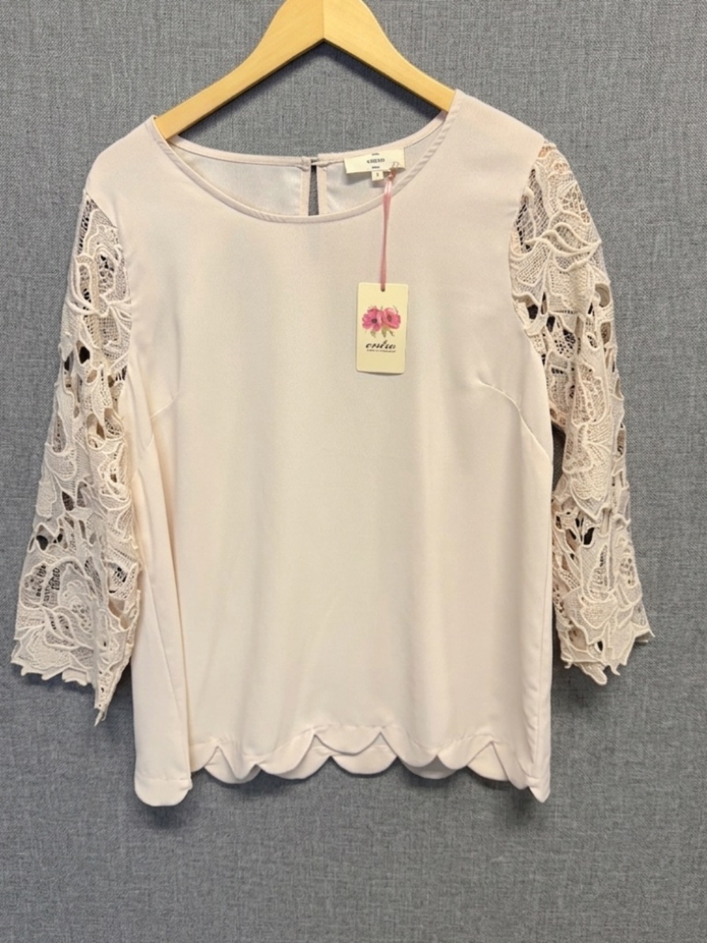 Entro Lace Sleeve Scalloped Hem Blouse Cream Beige Large NWT Boho Chic Wedding